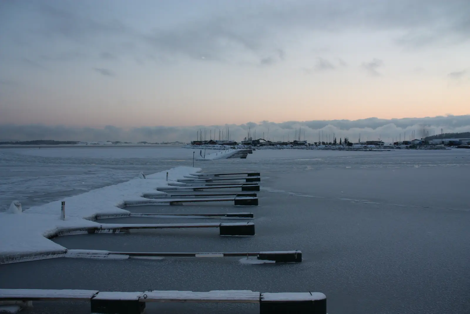 Holmestrand havn om vinteren
